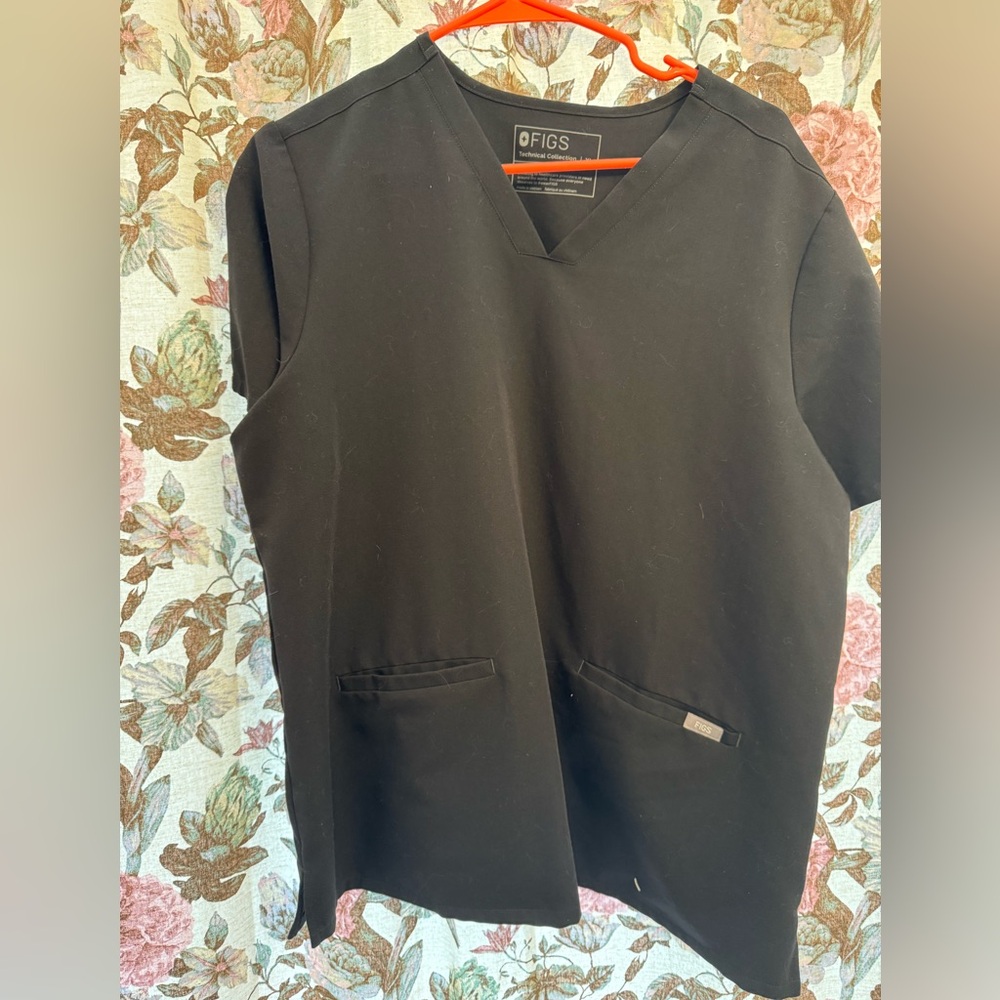 Figs multi pocket scrub top